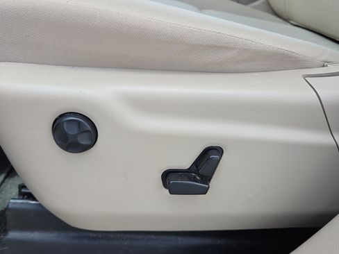 Used 2021 Jeep Grand Cherokee Laredo RWD image 10