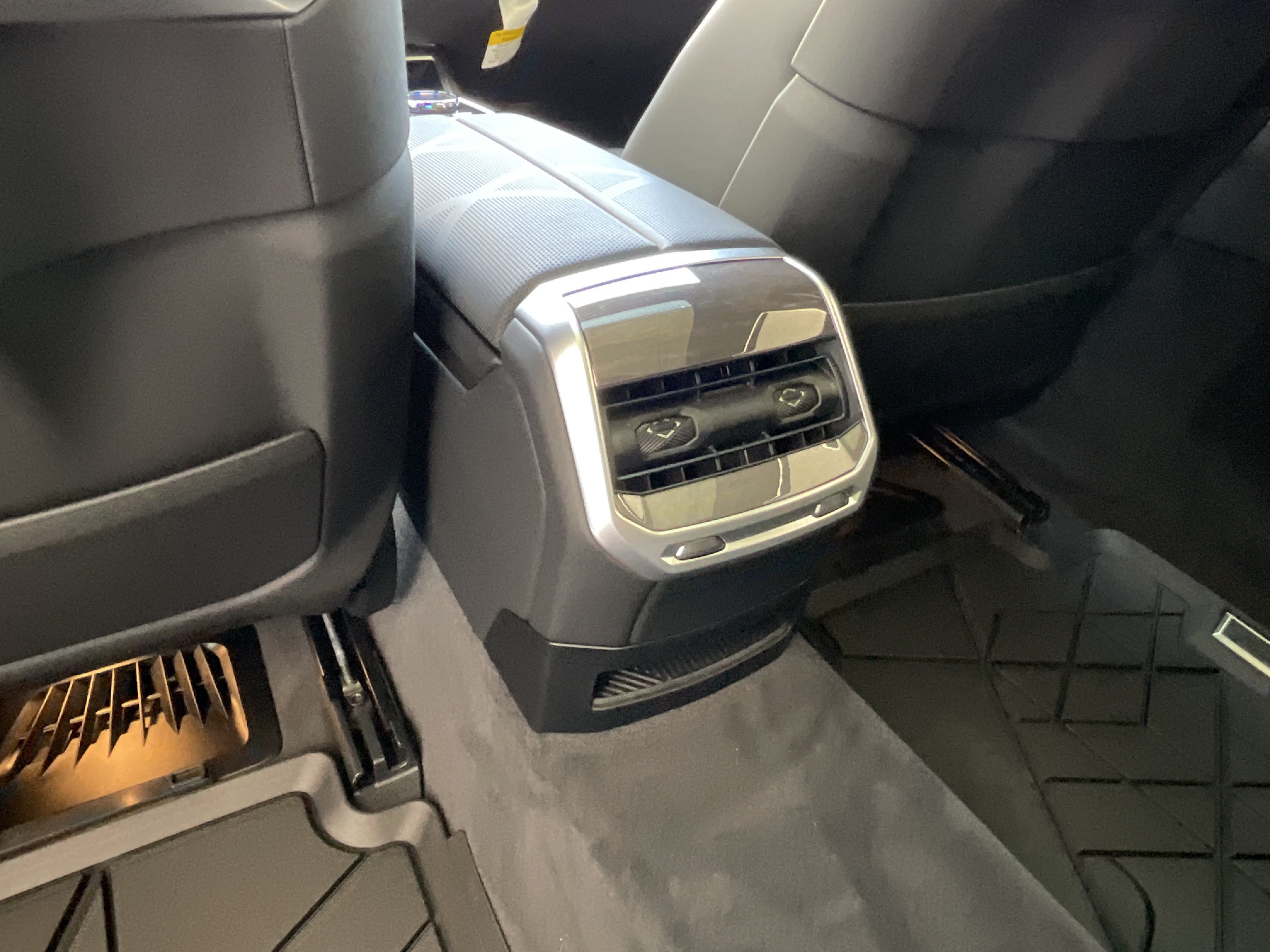 New 2026 BMW 740i w/ Executive Package RWD image 25