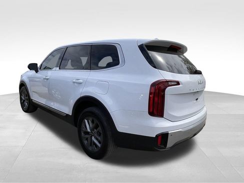 Certified 2024 Kia Telluride LX image 3