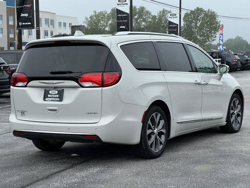 Used 2017 Chrysler Pacifica Limited FWD image 12
