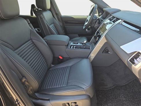 New 2025 Land Rover Discovery S image 10