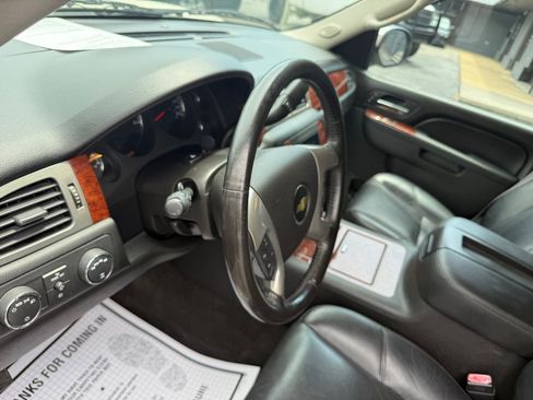 Used 2013 Chevrolet Avalanche LTZ AWD/4WD image 56