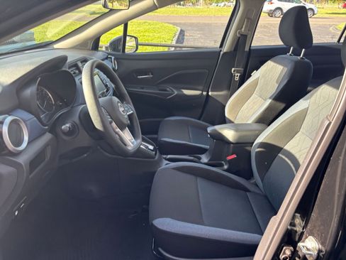 Used 2025 Nissan Versa SV image 24