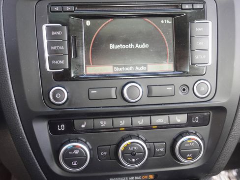 Used 2014 Volkswagen Jetta SEL image 39