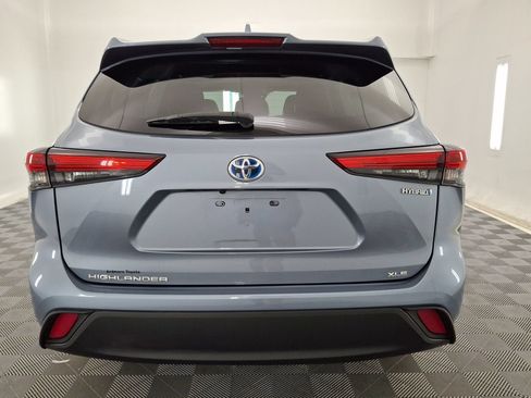 Used 2021 Toyota Highlander XLE AWD/4WD image 23