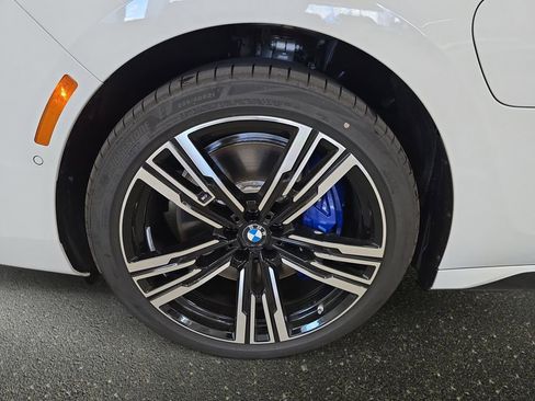 New 2026 BMW 750e xDrive w/ Executive Package image 21