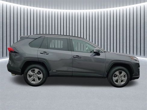 Used 2022 Toyota RAV4 XLE image 2