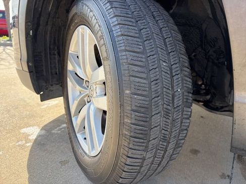 Used 2014 Toyota Highlander LE image 16