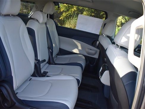 New 2026 Kia Carnival EX image 14