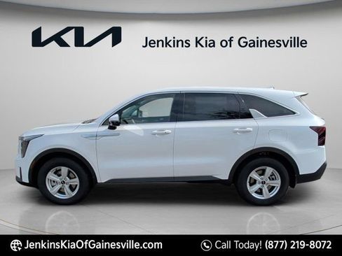 New 2026 Kia Sorento LX FWD image 9