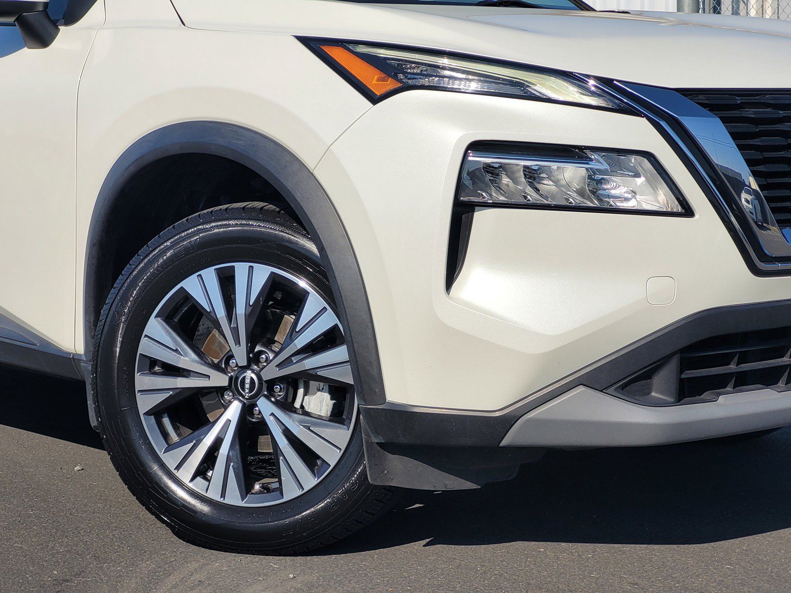 Certified 2023 Nissan Rogue SV w/ SV Premium B Package FWD image 3