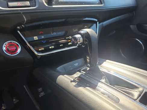 Used 2019 Honda HR-V EX image 32