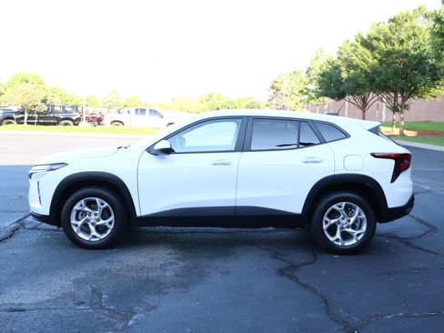 Certified 2025 Chevrolet Trax LS w/ LS Convenience Package FWD image 25