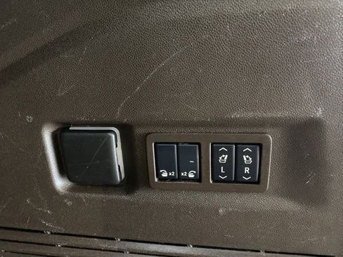 Certified 2025 Chevrolet Suburban LT w/ Comfort Package AWD/4WD image 9