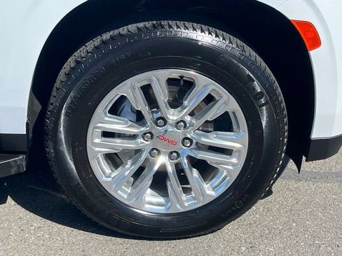 Used 2024 GMC Yukon SLT AWD/4WD image 6