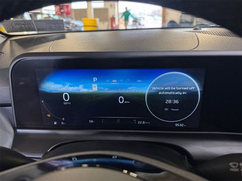 Certified 2024 Kia Seltos SX w/ SX Sunroof Package image 16