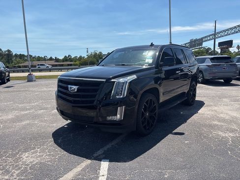 Used 2018 Cadillac Escalade Luxury AWD/4WD image 9