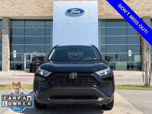 Used 2025 Toyota RAV4 XLE FWD image 2