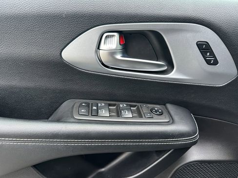 Used 2021 Chrysler Pacifica Touring-L w/ Uconnect Theater Family Group image 11