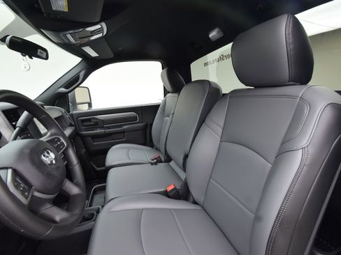 New 2024 RAM 5500 Tradesman image 39