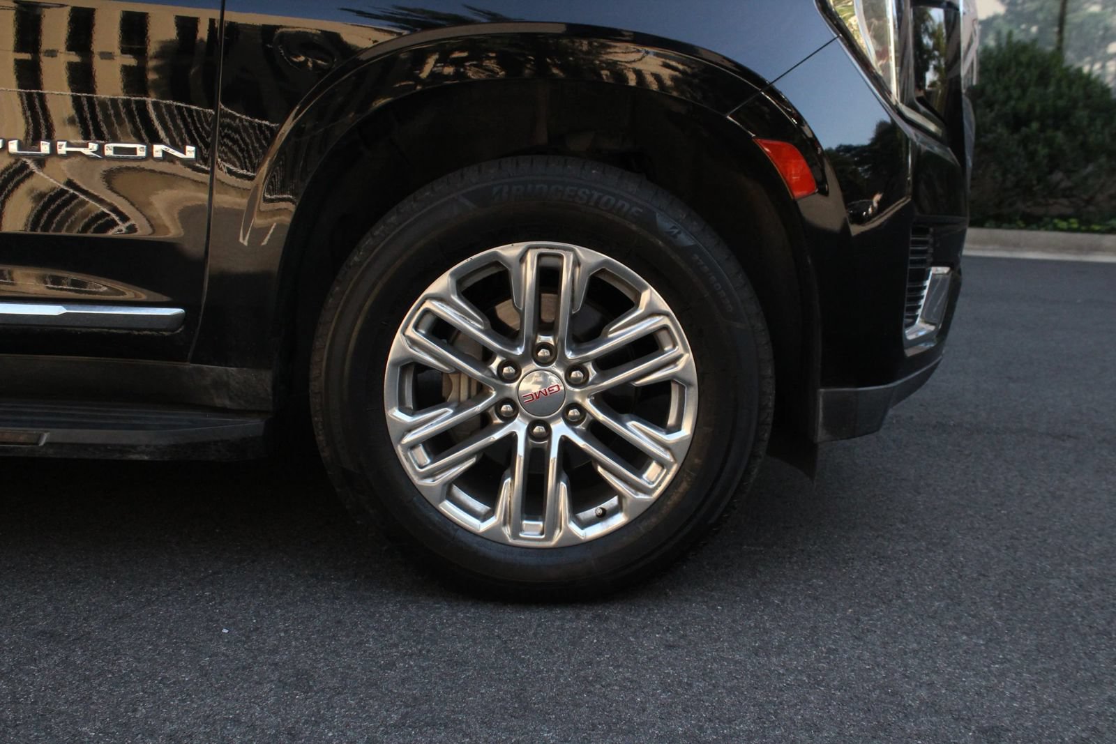 Used 2021 GMC Yukon XL SLT w/ SLT Premium Package AWD/4WD image 4