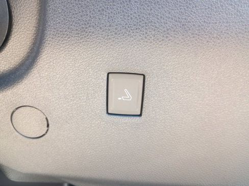 Certified 2024 Chevrolet Traverse RS image 15