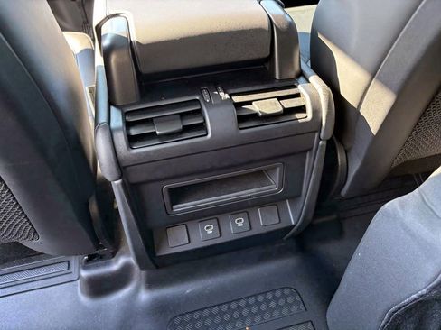 Used 2025 Land Rover Defender 110 S image 27