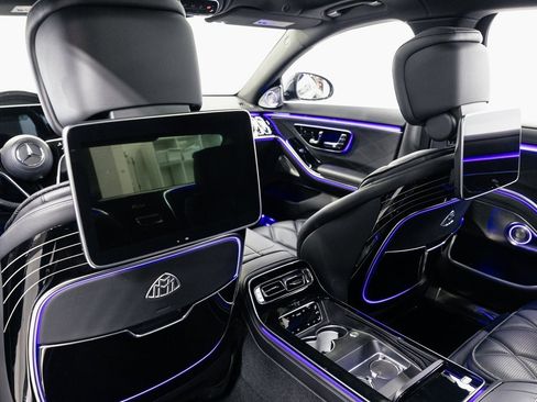 Used 2023 Mercedes-Benz Maybach S 680 4MATIC w/ Manufaktur Leather Package image 31