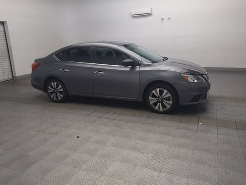 Used 2019 Nissan Sentra SV w/ Special Edition Package FWD image 11