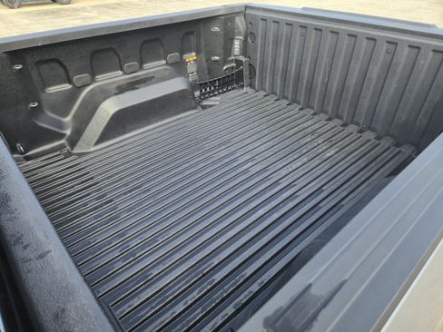 Used 2023 Chevrolet Silverado 1500 LT AWD/4WD image 25