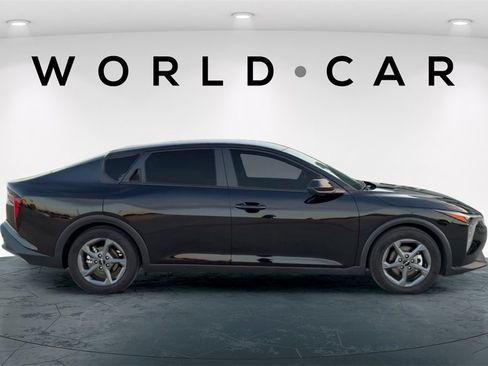 Certified 2025 Kia K4 image 2