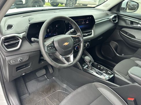 Certified 2024 Chevrolet TrailBlazer LT w/ LT Cold Weather Package FWD image 16