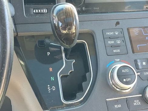 Used 2016 Toyota Sienna XLE w/ XLE Navigation Package image 18