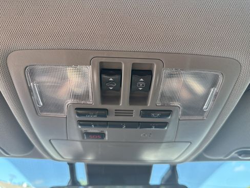 Used 2019 Toyota Highlander Limited Platinum AWD/4WD image 24
