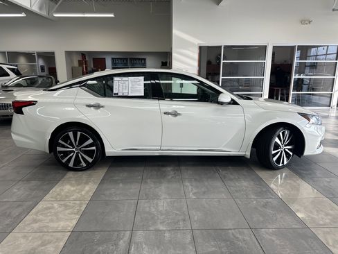 Used 2019 Nissan Altima 2.5 Platinum image 12