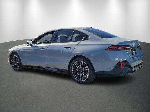 Used 2026 BMW 530i w/ M Sport Package image 5