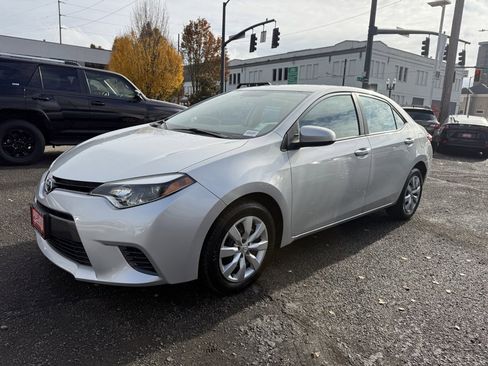 Used 2015 Toyota Corolla LE image 4