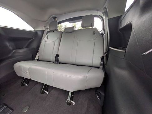 Used 2025 Toyota Sienna XLE FWD image 15