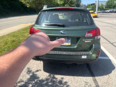 Used 2010 Subaru Outback 2.5i AWD/4WD image 6