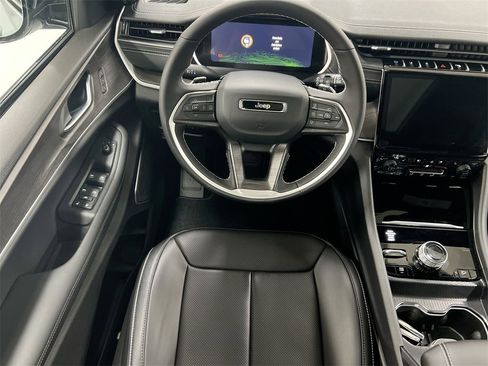 New 2025 Jeep Grand Cherokee Limited 4xe w/ Luxury Tech Group II image 18