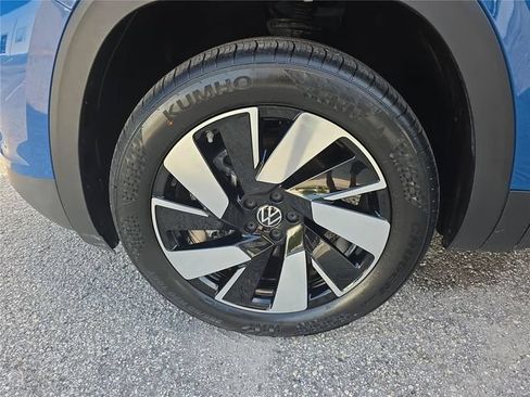 Used 2026 Volkswagen Atlas Cross Sport SE FWD image 8