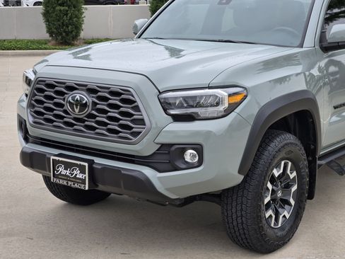 Used 2023 Toyota Tacoma TRD Off-Road w/ Technology Package AWD/4WD image 12