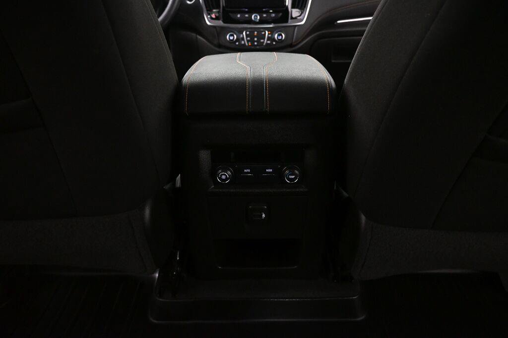 Used 2021 Chevrolet Traverse LT FWD image 16