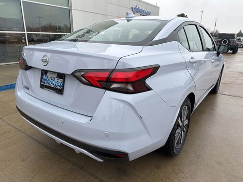 Used 2025 Nissan Versa SV image 5