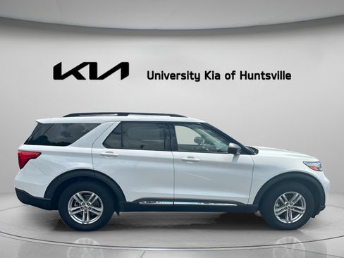 Used 2022 Ford Explorer XLT w/ Equipment Group 202A RWD image 9