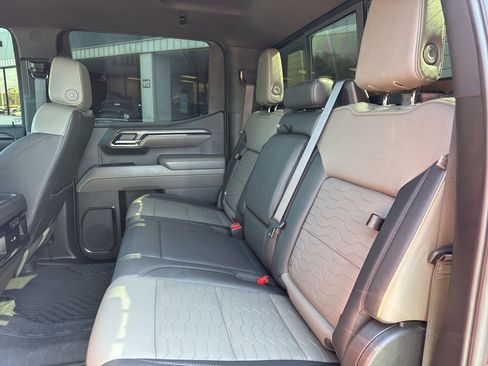 Used 2023 Chevrolet Silverado 1500 ZR2 image 35