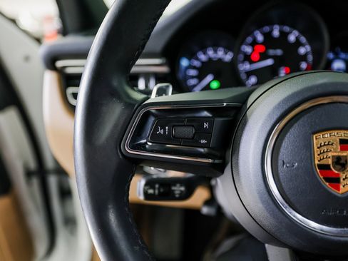 Certified 2023 Porsche Macan image 17