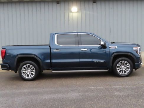 Used 2022 GMC Sierra 1500 Denali image 2