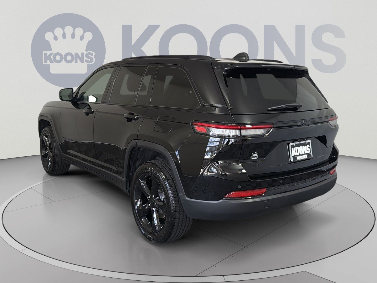 Used 2025 Jeep Grand Cherokee 4WD image 4