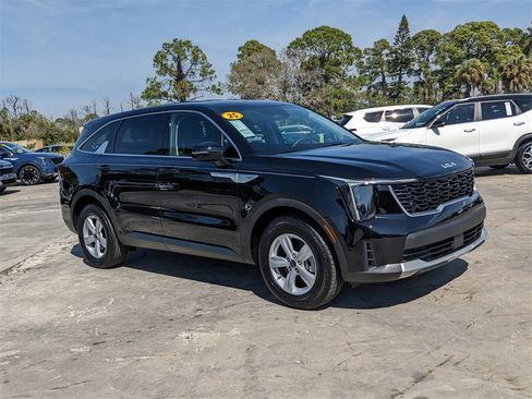 Certified 2025 Kia Sorento LX image 3